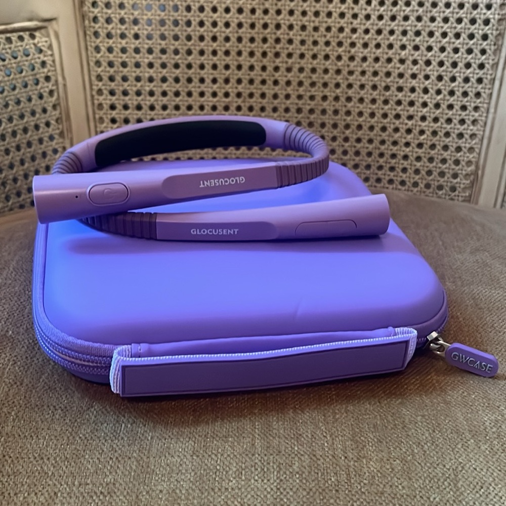 NWOTLavender Neck Reading Light with Case